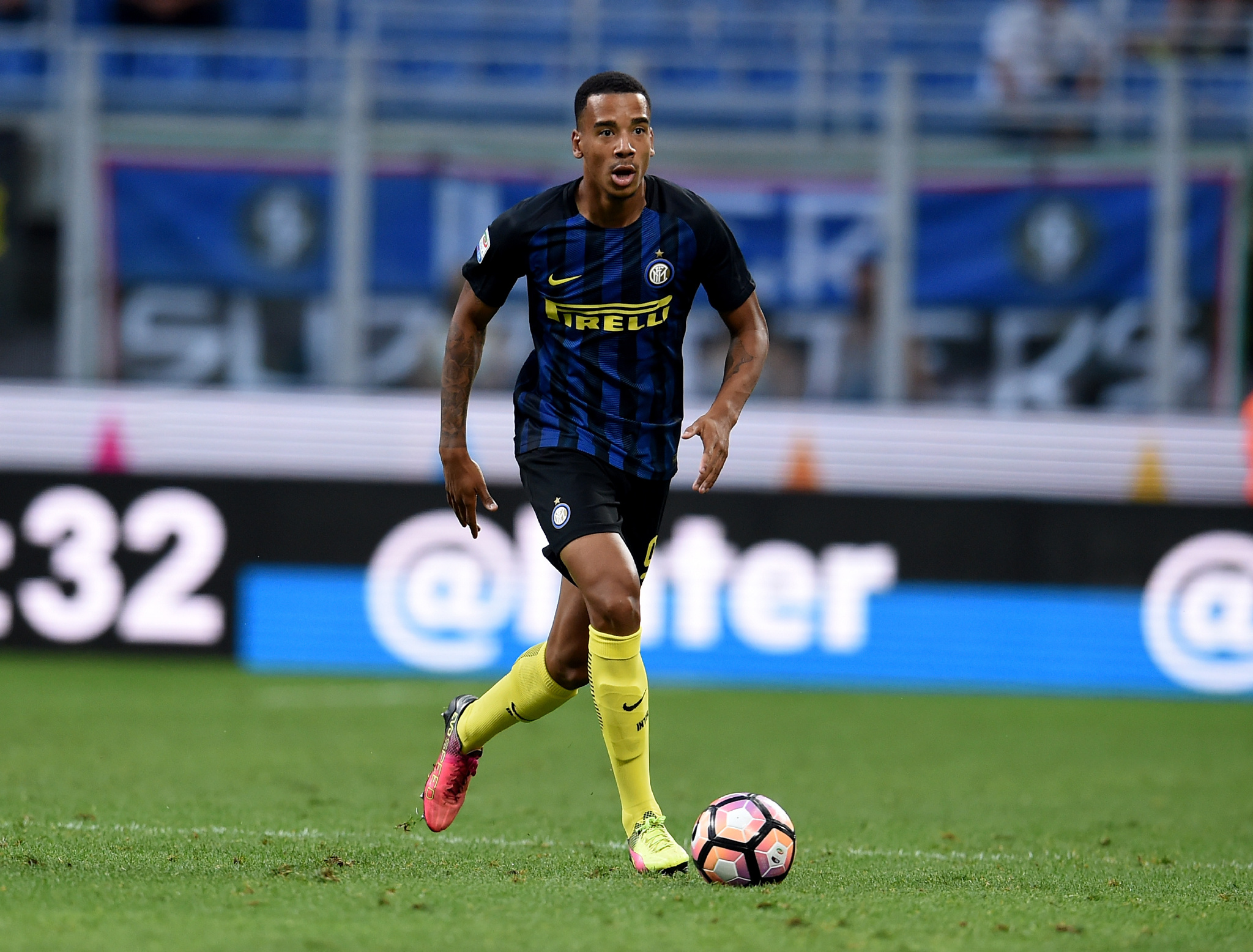 国际米兰2002赛季图片,意甲国际米兰高清图片