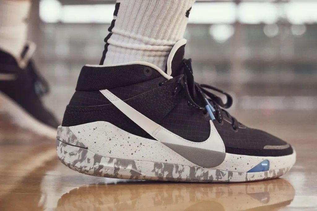 字母哥球鞋最新款,字母哥战靴2代