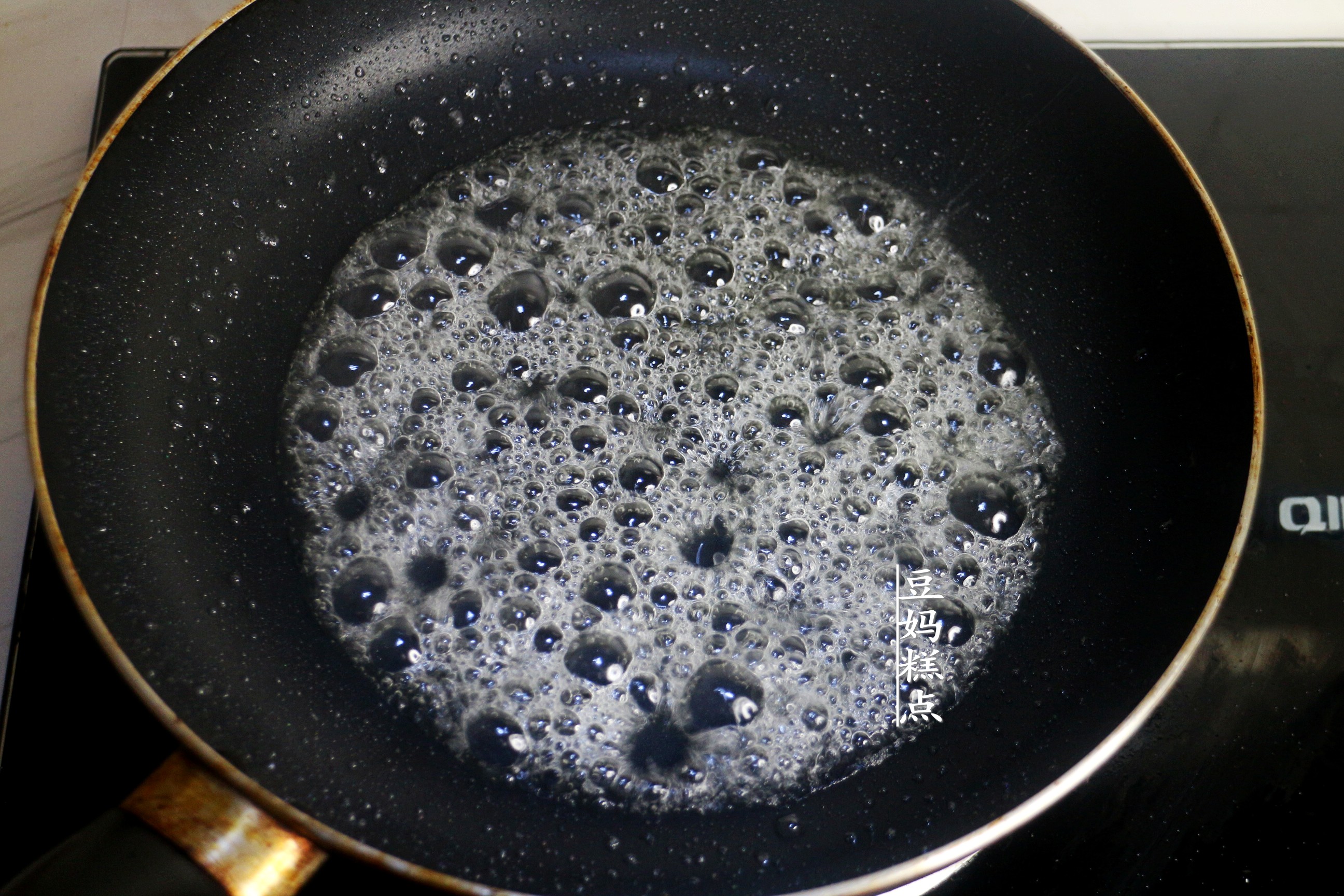 红薯饼的做法不塌的小视频,好吃的红薯饼软糯香甜