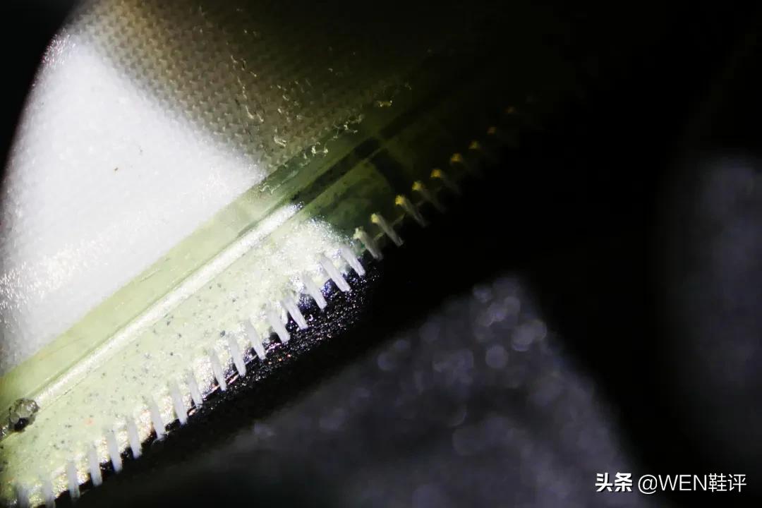 一双绿色的nike跑鞋,nike垃圾环保鞋2代尺码