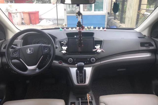 路上偶遇crv,14年本田crv2.0高配值多少钱二手