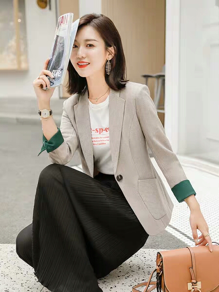 小西装怎样搭配好看,小西装怎么搭配好看