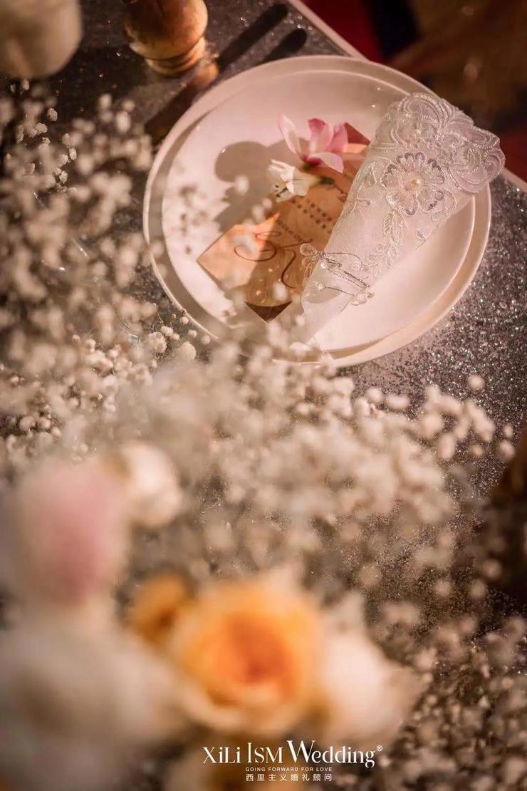 奢华香槟色婚礼风格,香槟色轻奢大气婚礼设计图