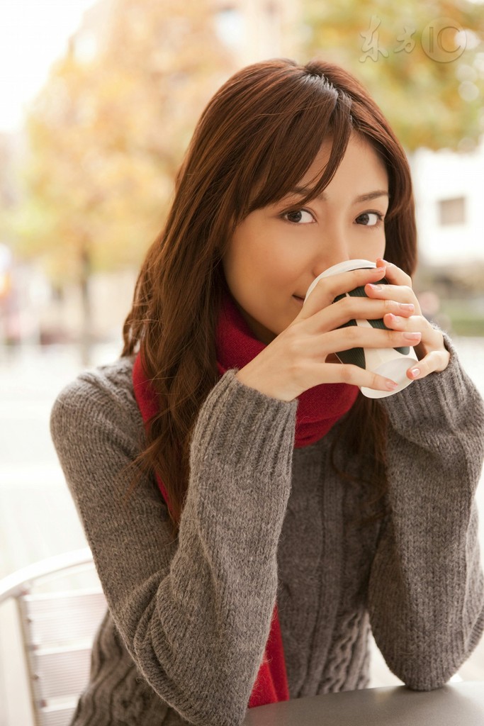 小说：他二十岁就是一哥，众人以为他靠山硬，殊不知他是白手起家