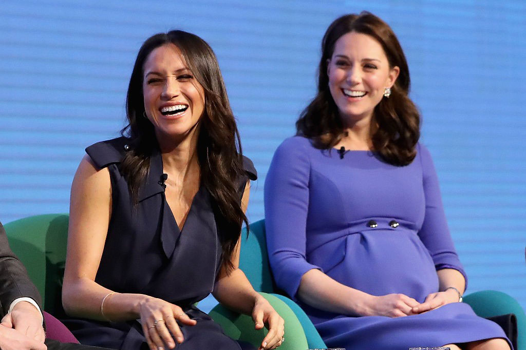 梅根回归王室后首次见女王,梅根出席王室活动不自信