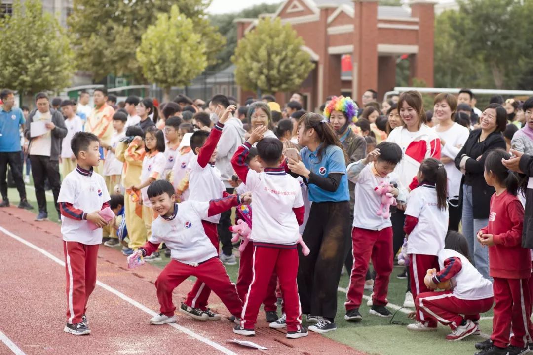 白沟盛华碧桂园中英文学校艺术节,盛华碧桂园中英文学校军训