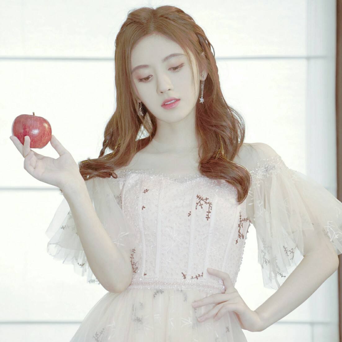 鞠婧祎同款洗发水增发,鞠婧祎代言免洗头发喷雾