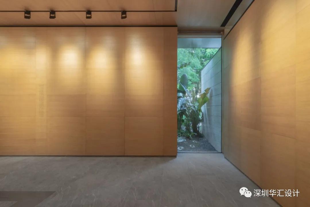 深圳莲花山公园展示中心——糅合自然与陈列的墙/深圳华汇设计