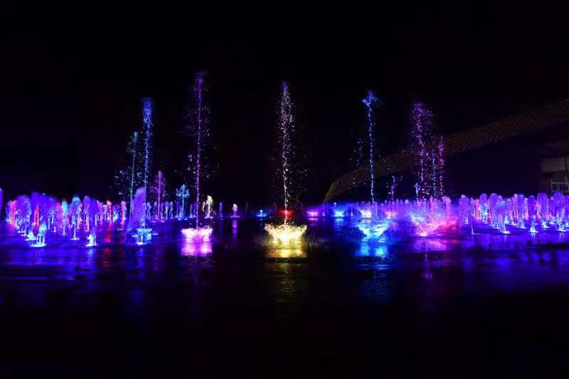 巨型圣诞树亮相天府芙蓉园造圣诞幻梦啦！还有亲子免费乐玩！