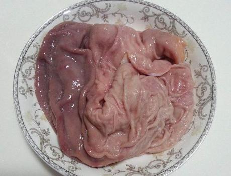 煮猪肚汤猪肚需要过水吗,猪肚放什么煮最好