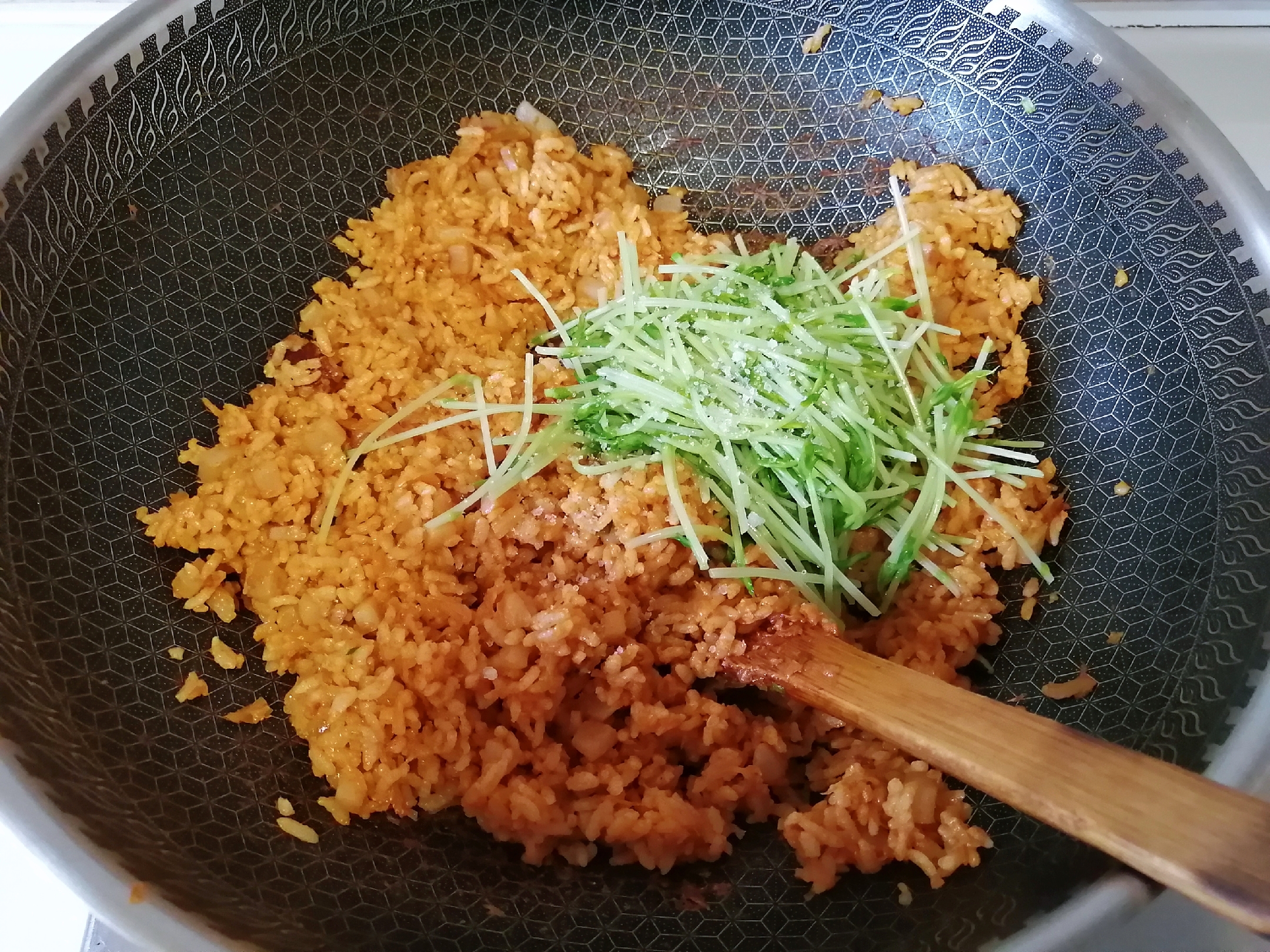 白米饭吃腻了怎样解决,白米饭鱿鱼炒饭