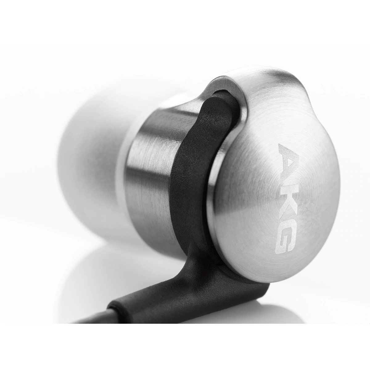 浅入耳耳机和半入耳耳机哪个好,浅入耳式和半入耳式耳机哪个好