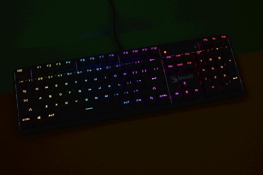 血手b975光轴机械键盘枪声版测评,血手幽灵b975光轴机械键盘