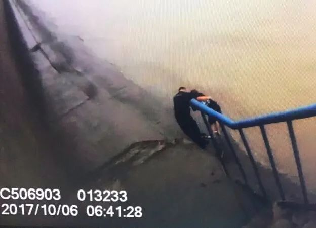 绳语连心：生死拍档水底寻尸