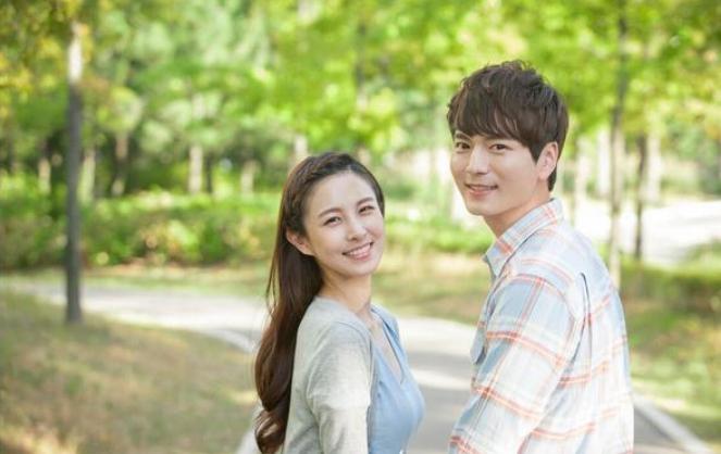 已婚男人克制不联系女人的表现,男人深爱你却不联系你也不回信息