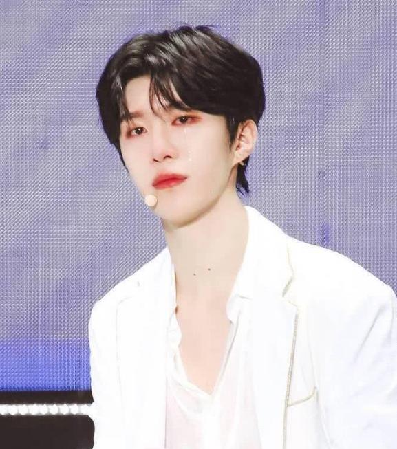 边伯贤对待私生和粉丝的态度,边伯贤谈粉丝和私生饭的区别