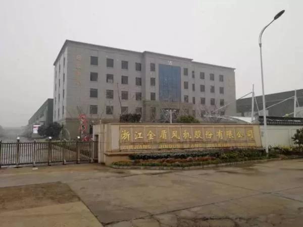 资不抵债，百亿债务无力承担，30年心血尽丧，亿万富豪周建灿跳楼