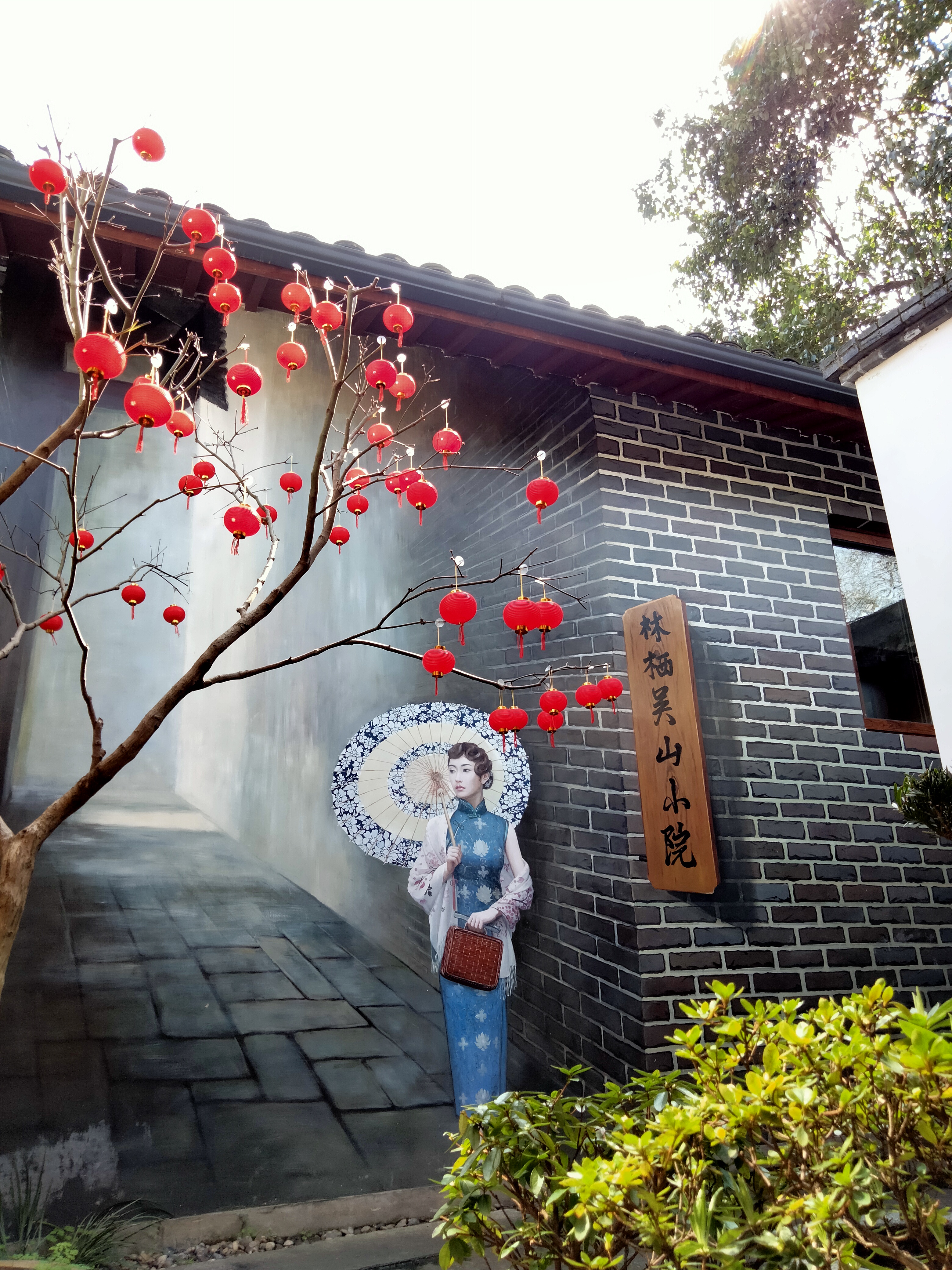 杭州西湖附近可住6人的家庭民宿,去西湖玩住民宿还是住酒店