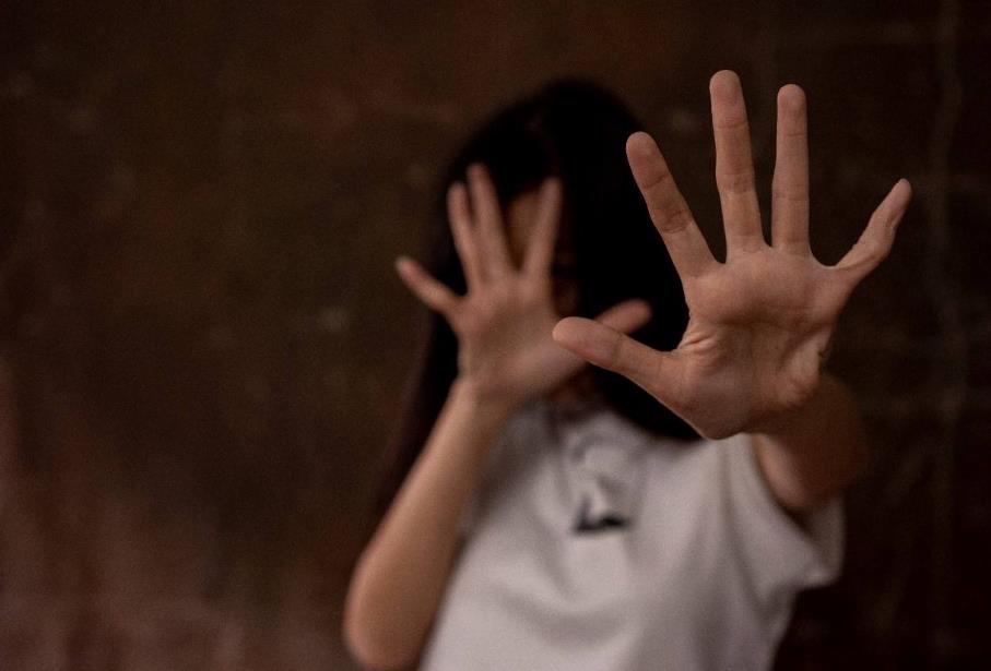 孤儿被收养哭了,孤儿被收养后本以为可以改变命运