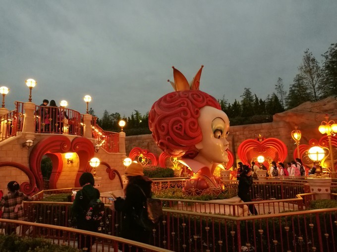 迪士尼秋日巡游完整版,平价版迪士尼游玩攻略