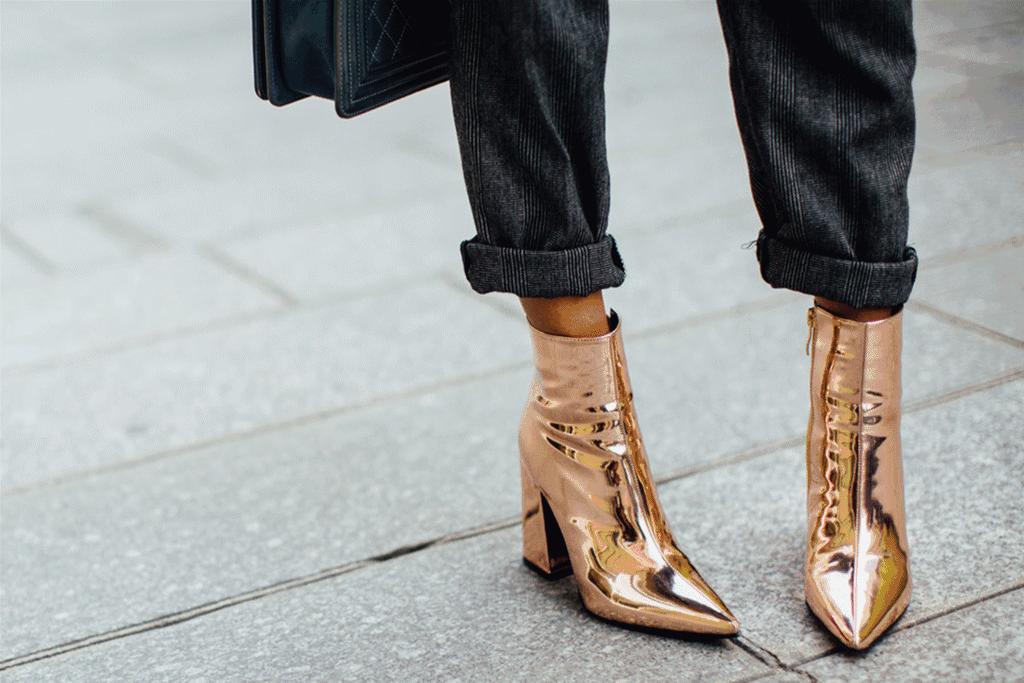 裤脚塞靴子好还是卷起来好,裤脚塞靴子