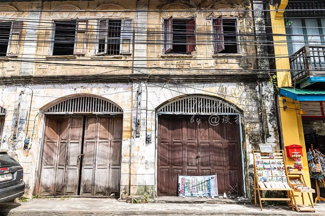 在泰国的“宝石之都”，珠宝街像菜市场，宝石摆地摊上出售