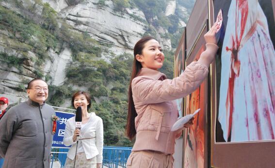 金庸知识为什么这么渊博,金庸的文学水平怎么样