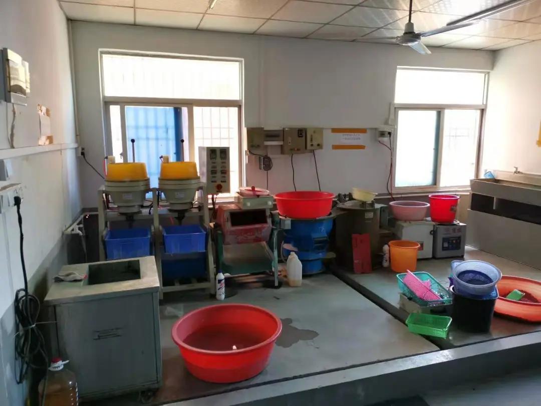 微信、闲鱼上“闪闪动人”的名牌首饰，其实是……|深夜有聊