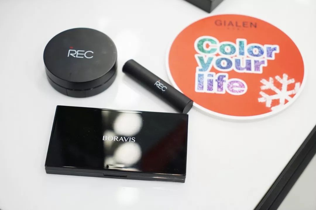 圣诞节可以化什么妆容,圣诞节该化什么妆才好看