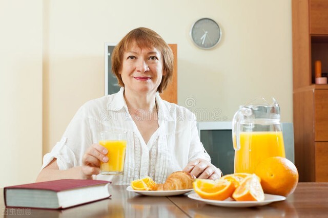 老年妇女可能会出现哪两个“难言之隐”，平时这样来保养和避免