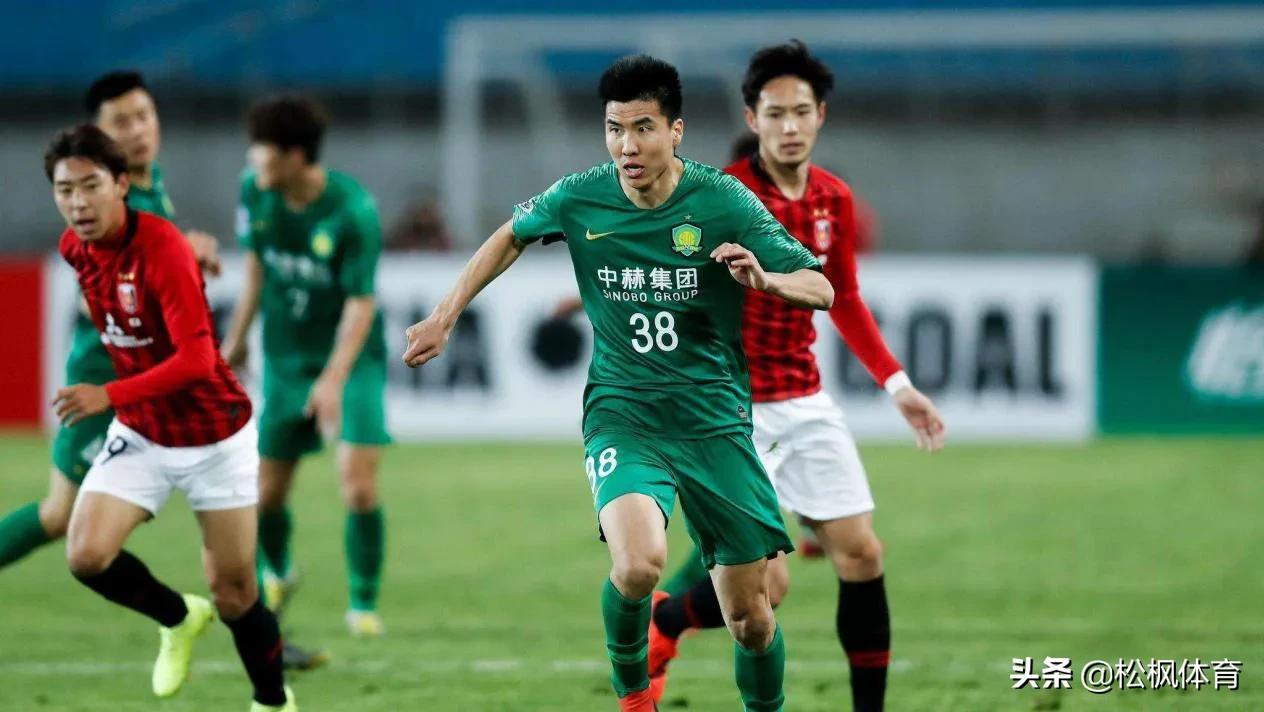 中国足球球员月薪7000,足球两极分化