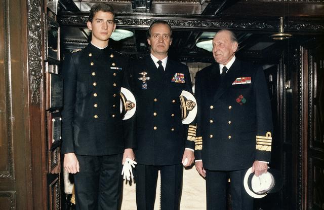 莱蒂齐亚穿长裙,莱蒂齐亚最新着装