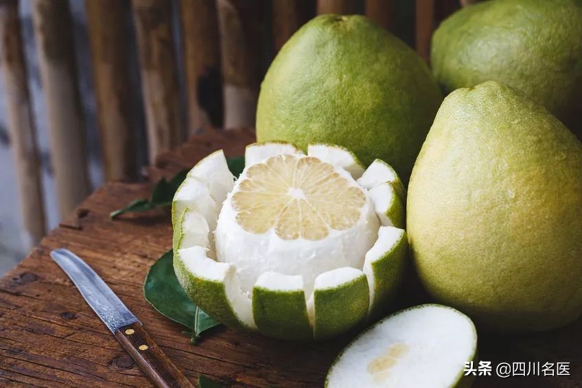 58岁男子吃柚子导致无法行走,58岁男子连吃7天柚子致肌肉溶解