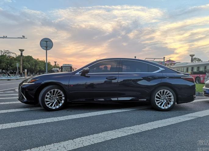 一直纠结雷克萨斯es和宝马5系,40万没买奔驰宝马