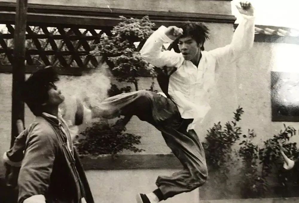 逼成龙下跪、掌掴曾志伟、封杀张柏芝?深扒向氏夫妇叱咤港圈史