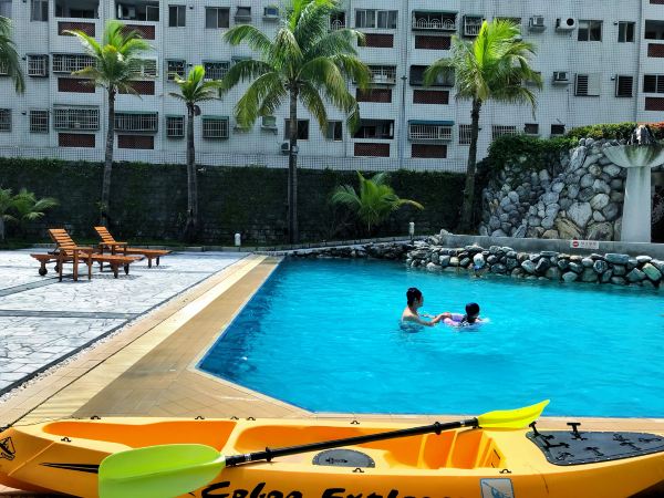 这家酒店有全台唯一「乌龙院主题房」,还能在馆内开赛车