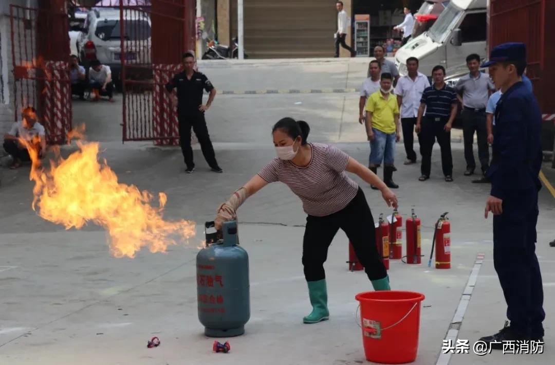 消防安全进企业宣传活动,消防安全宣传月启动仪式简报