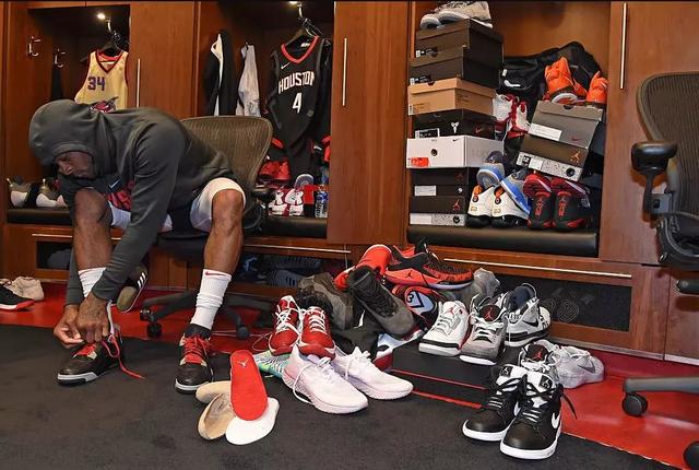 篮球初学者怎么选球鞋,篮球初学入门球鞋