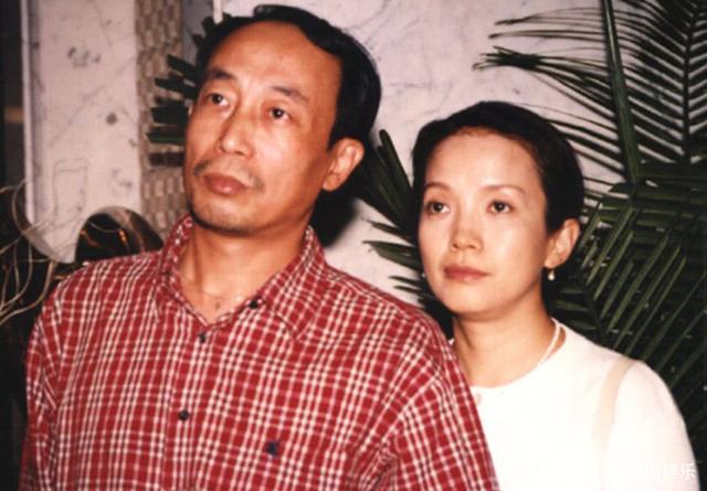 61岁的吕丽萍：嫁过3个男人，离过2次婚，提起张丰毅感到后悔