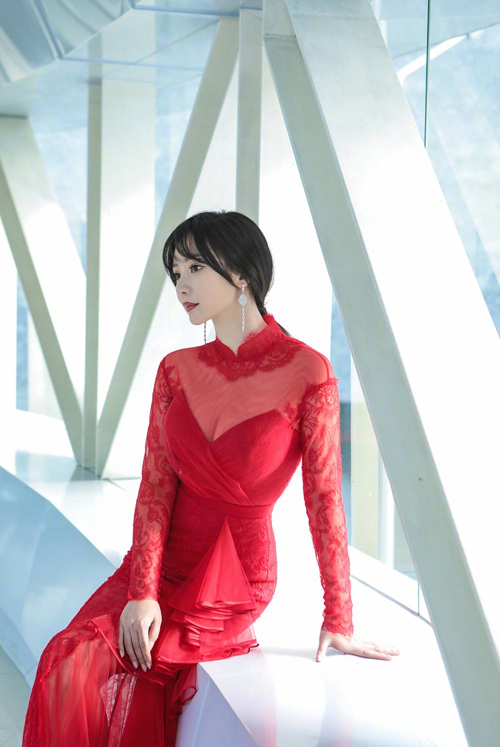 柳岩深v吊带裸粉色鱼尾裙,柳岩穿不知火舞服装