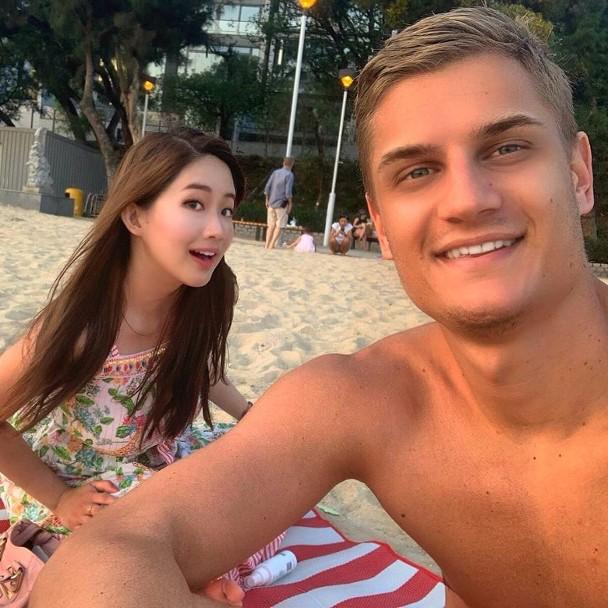 恭喜！27岁TVB亲生女与球员姐弟恋，父亲是身家十亿的LED灯大王