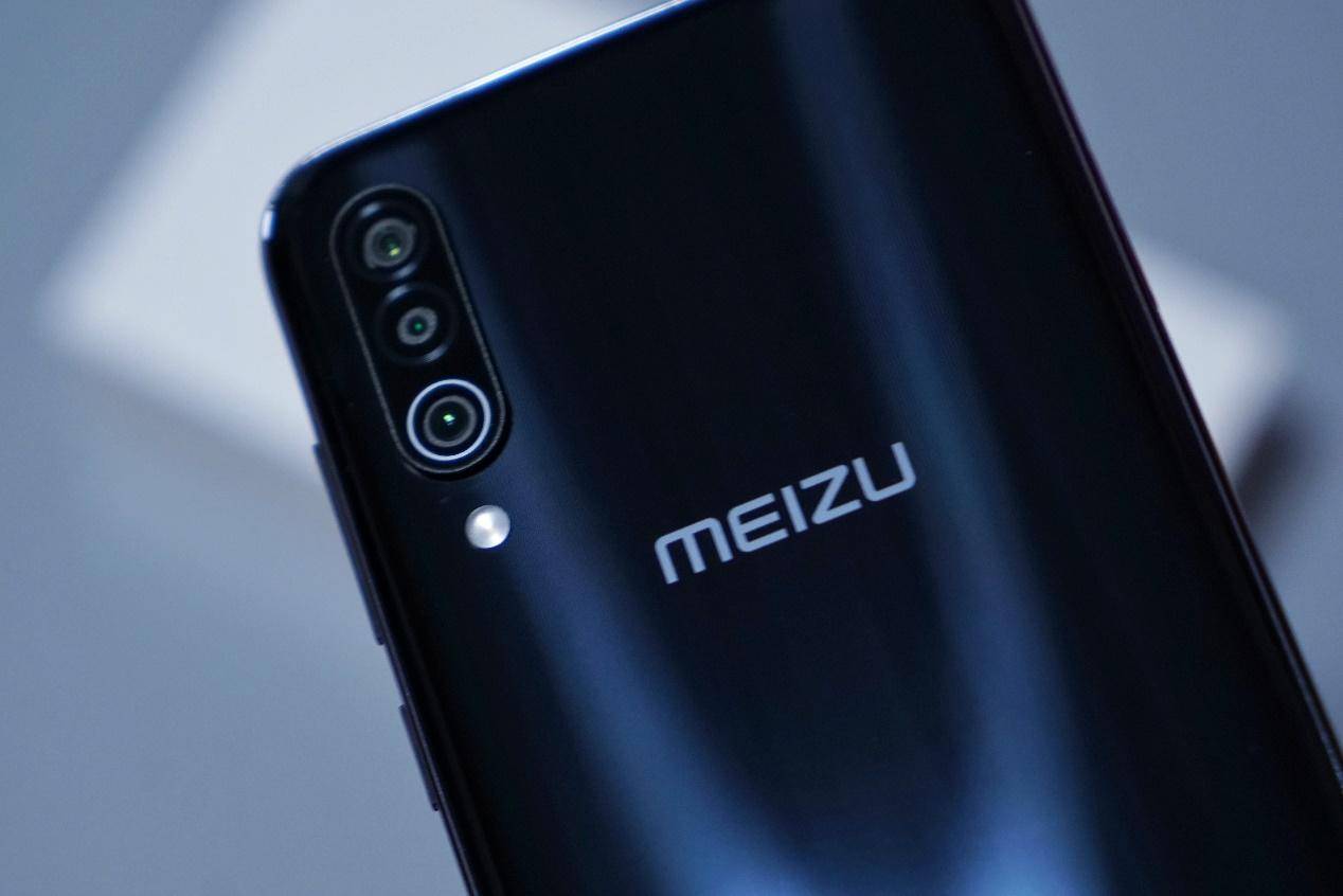 魅族屏下摄像头手机是哪款,魅族最早的三颗摄像头