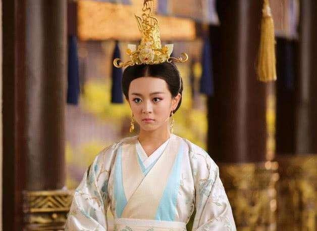 老皇帝刚驾崩，13岁太子便临幸后妈，却阴差阳错造就一千古明君