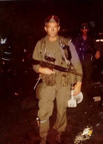 car15步枪是全自动的吗,美国产car15民用步枪