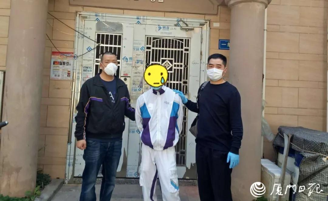 过程堪比电影！*子骗**作案后人间蒸发，厦门警察竟靠刷抖音找到其女友和狗