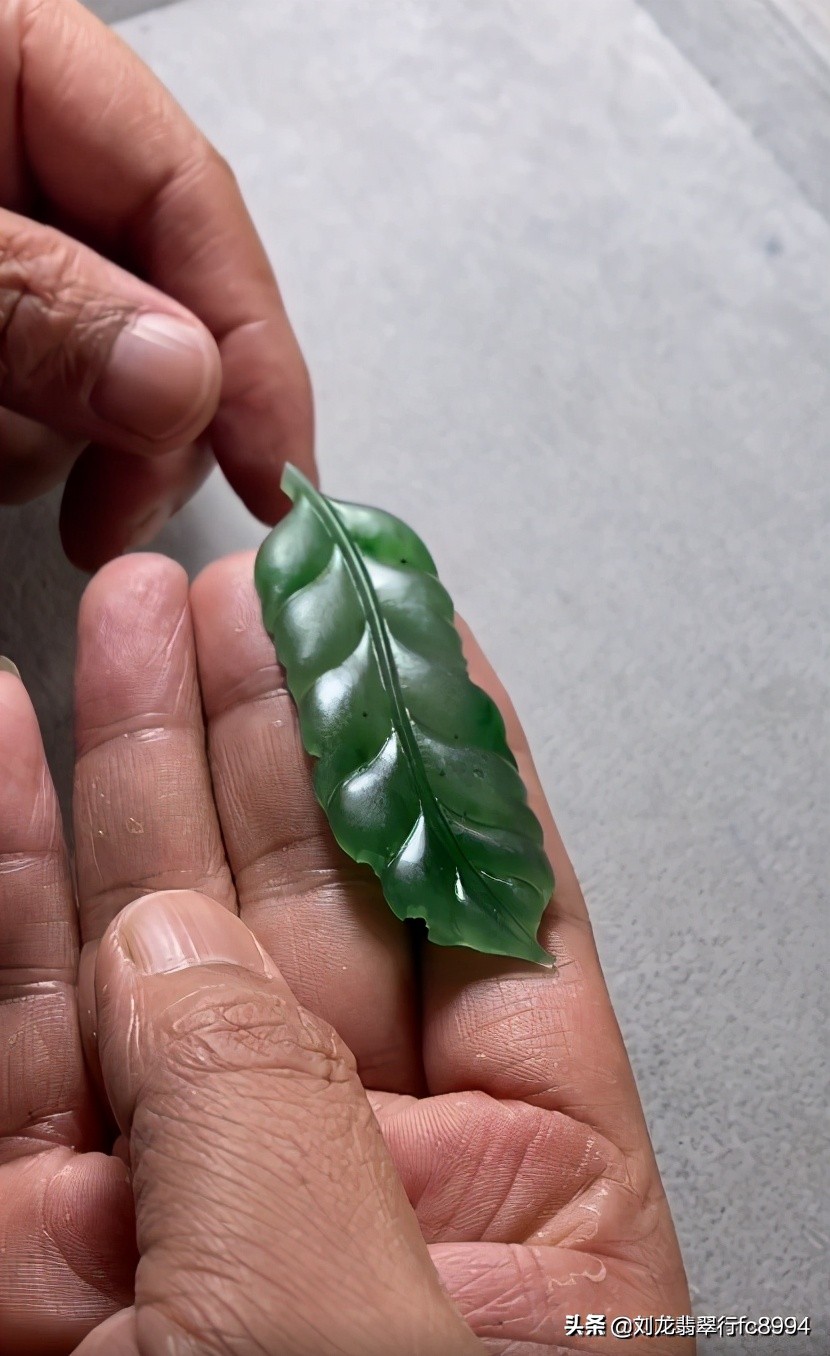 打破常规的设计，另类的翡翠仿真叶子，不一样的成品效果