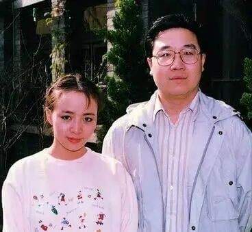 五次恋爱，三段婚姻，从演员到母亲，宋丹丹用微笑面对苦乐人生