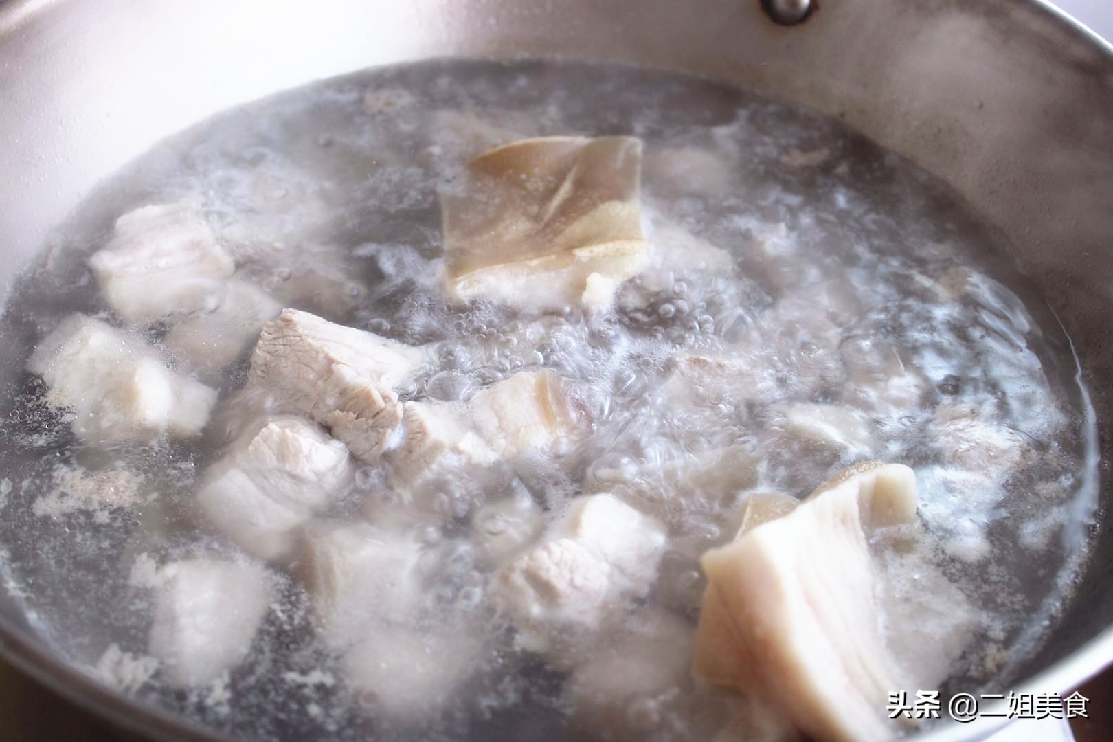 炖肉出的沫子是什么,炖肉炖出来的沫子是好的还是坏的