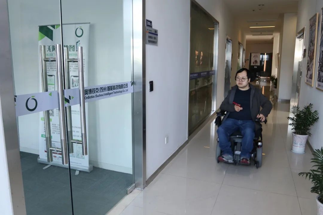 人民日报点赞袁隆平,人民日报点赞脑瘫少年