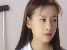 39岁董洁演高中生什么水平,董洁年轻时的颜值简直是无人能敌